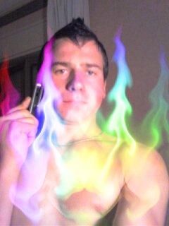 frate vreau ceva  cunm te pot contacta salll frate